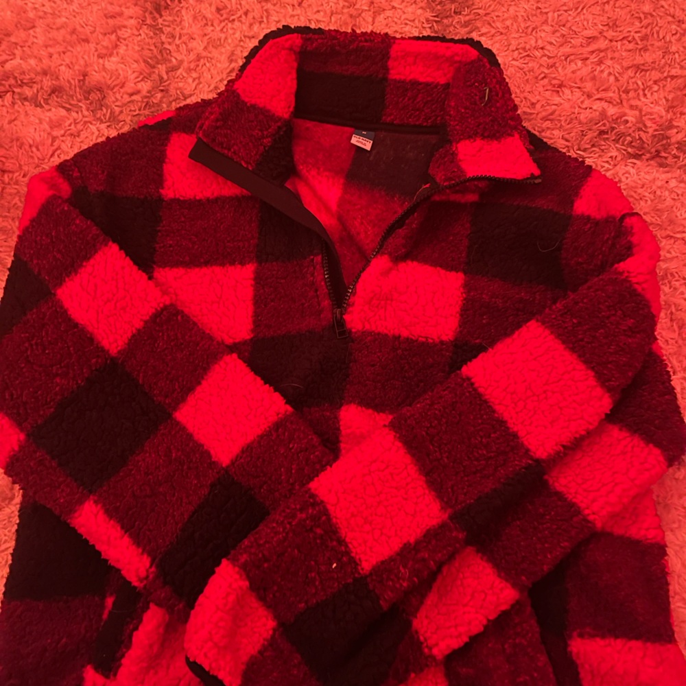 Very warm cozy sherpa! Only worn once! Let me know if you need more pictures:)